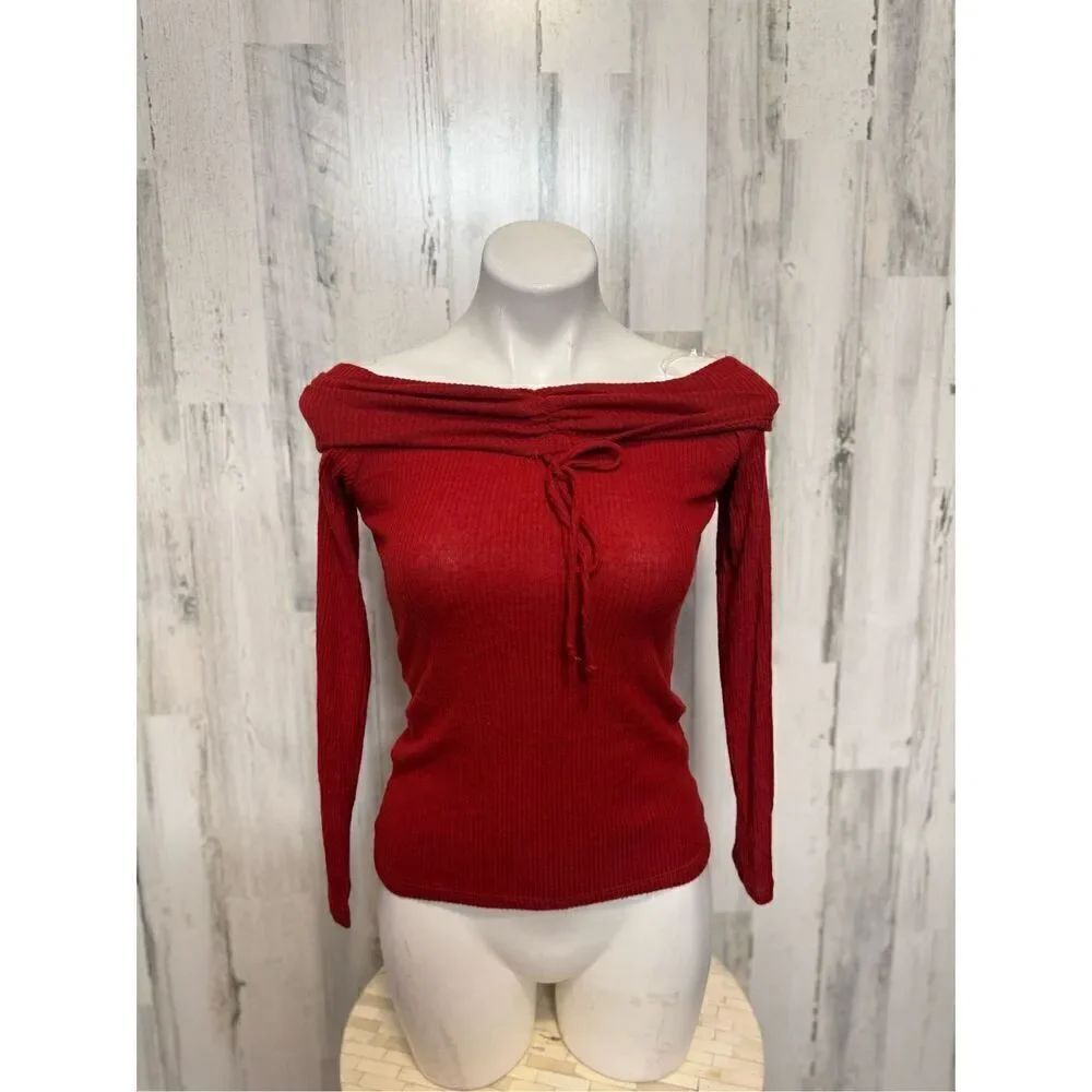 Red long sleeve top - Picture 2 of 8